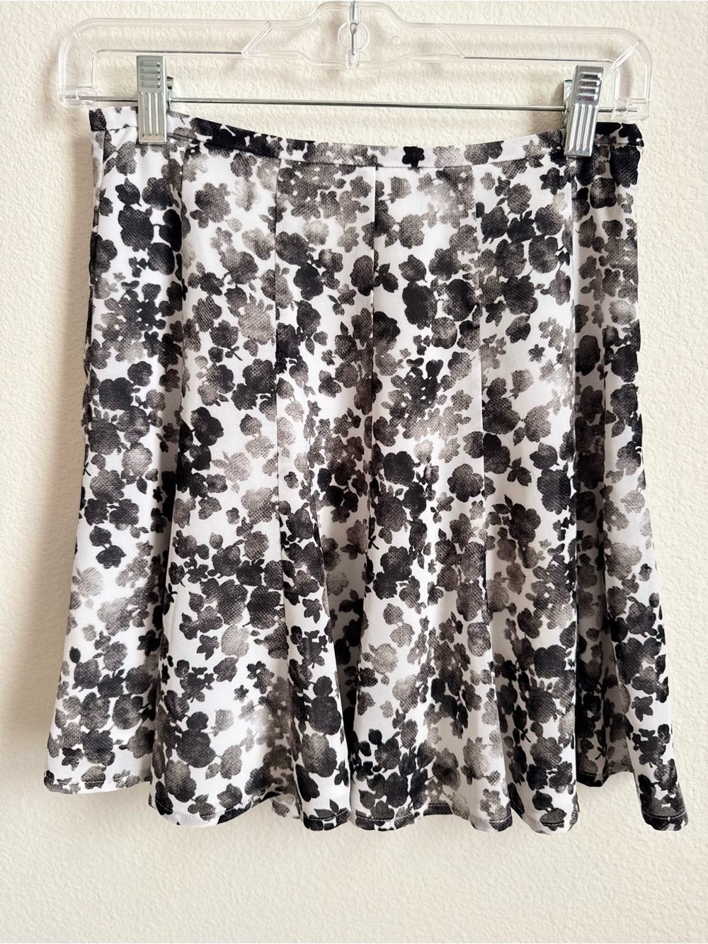 MICHAEL Michael Kors Black & White Floral Skater Mini Skirt Size 0